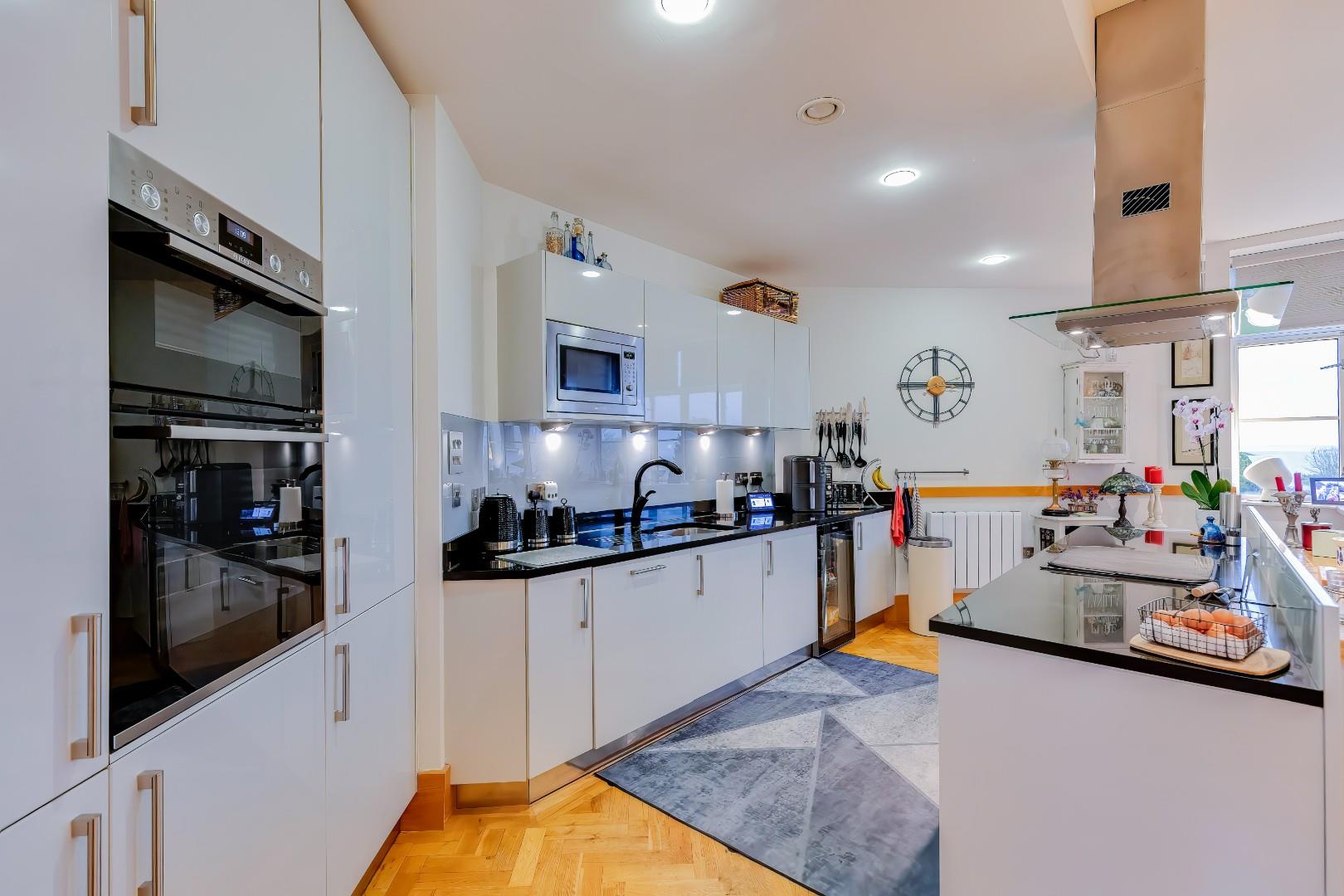 111 Headlands, Hayes Point, Sully, CF64 5QH